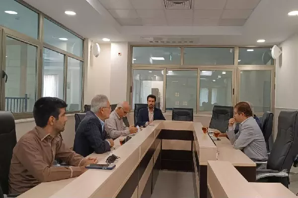 بررسی  تخلفات دفاتر پیشخوان خدمات دولت در استان کرمانشاه