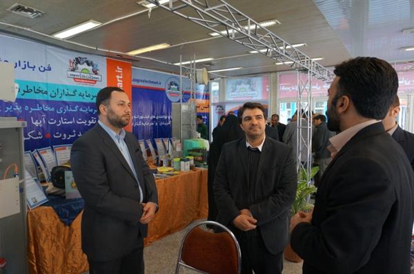 بازدید مدیر کل ارتباطات و فناوری اطلاعات از  نمایشگاه دستاوردهای پژوهش و فناوری در استان کرمانشاه
