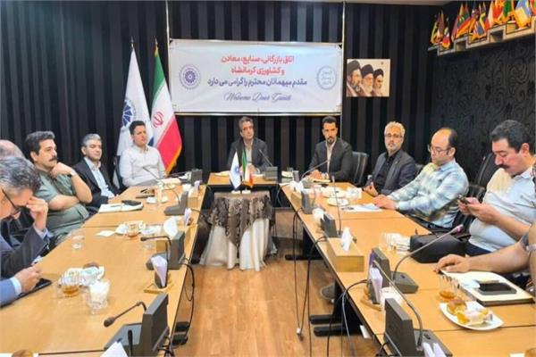 حضور مدیرکل ارتباطات و فناوری اطلاعات استان کرمانشاه در نشست کمیسیون کسب‌وکارهای نوین و دانش‌بنیان اتاق بازرگانی