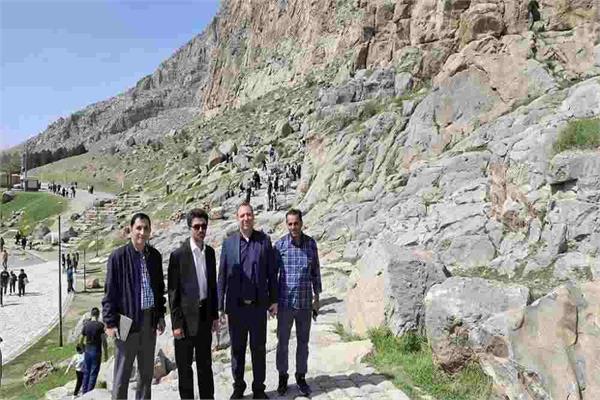 بررسی وضعیت ارائه خدمات ارتباطی به مهمانان نوروزی در مجموعه تاریخی بیستون