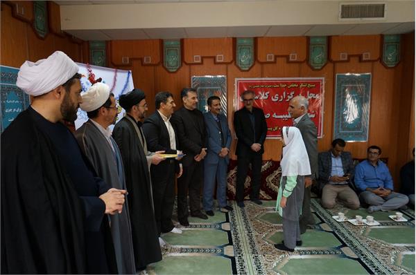 تجلیل از خادمین نماز و برگزاری جشن تکلیف فرزندان